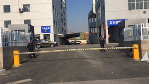杭州乔司大众4S店-智能道闸二台对开、办公室门禁